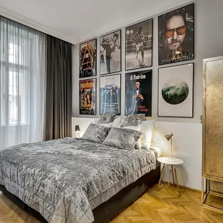 Spacious Apartment By River Apartmán Praha