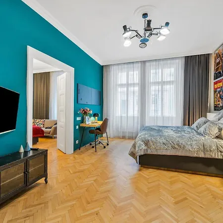 Spacious Apartment By River * Praha