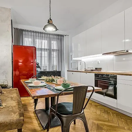 Spacious Apartment By River * Praha