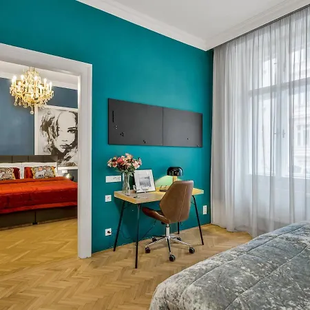 Spacious Apartment By River