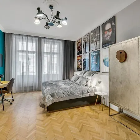 Spacious Apartment By River Apartmán *